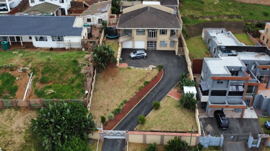5 Bedroom Property for Sale in Treasure Beach KwaZulu-Natal
