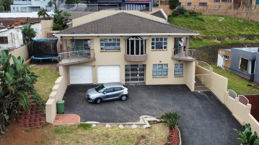 5 Bedroom Property for Sale in Treasure Beach KwaZulu-Natal