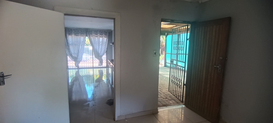 To Let 1 Bedroom Property for Rent in Bluff KwaZulu-Natal