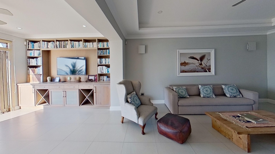 6 Bedroom Property for Sale in Tinley Manor KwaZulu-Natal