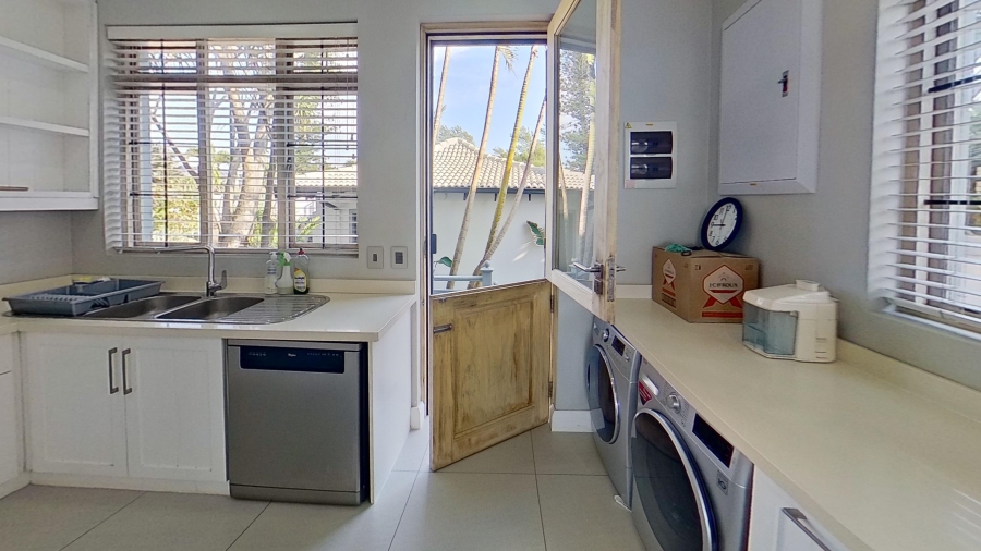 6 Bedroom Property for Sale in Tinley Manor KwaZulu-Natal