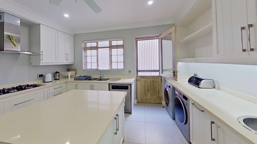 6 Bedroom Property for Sale in Tinley Manor KwaZulu-Natal