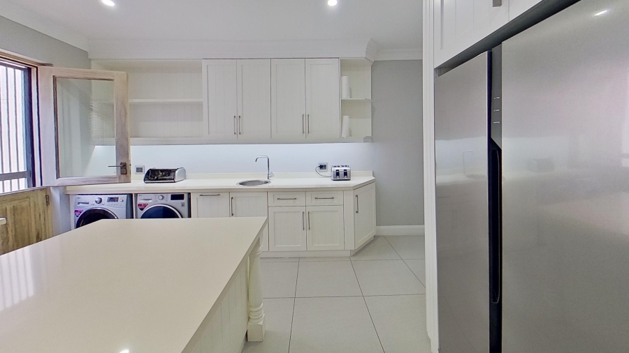 6 Bedroom Property for Sale in Tinley Manor KwaZulu-Natal