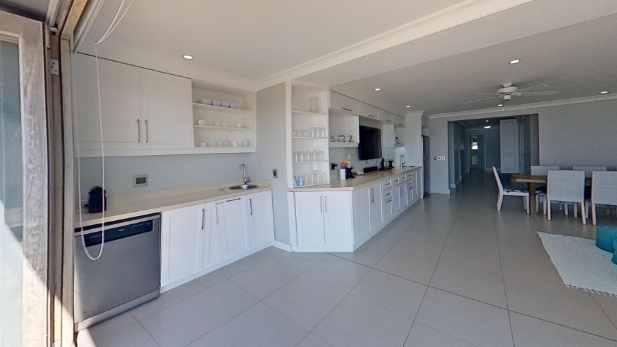 6 Bedroom Property for Sale in Tinley Manor KwaZulu-Natal