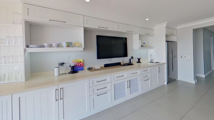 6 Bedroom Property for Sale in Tinley Manor KwaZulu-Natal