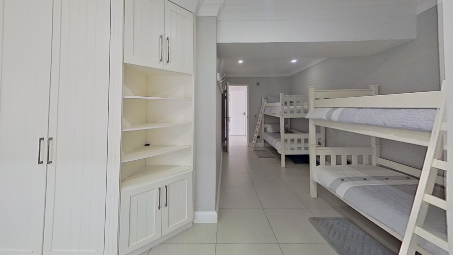 6 Bedroom Property for Sale in Tinley Manor KwaZulu-Natal