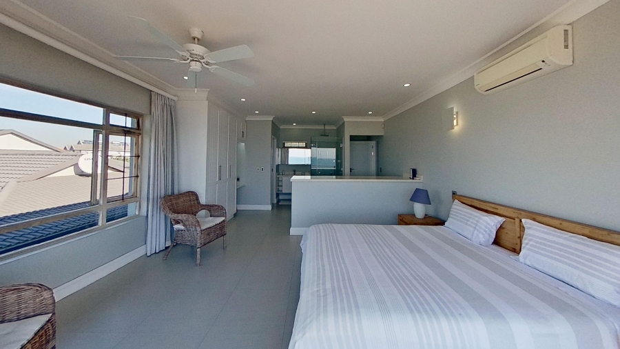 6 Bedroom Property for Sale in Tinley Manor KwaZulu-Natal