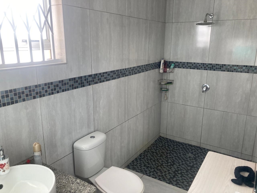 To Let 3 Bedroom Property for Rent in Avoca KwaZulu-Natal