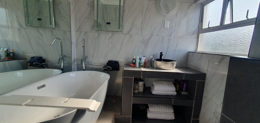 5 Bedroom Property for Sale in Bluff KwaZulu-Natal