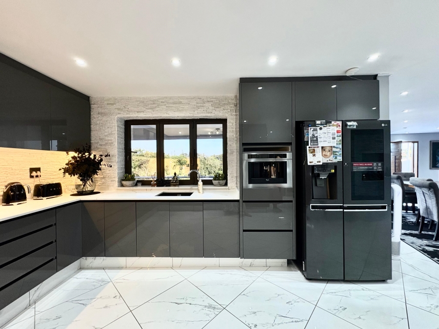 5 Bedroom Property for Sale in Sheffield Beach KwaZulu-Natal