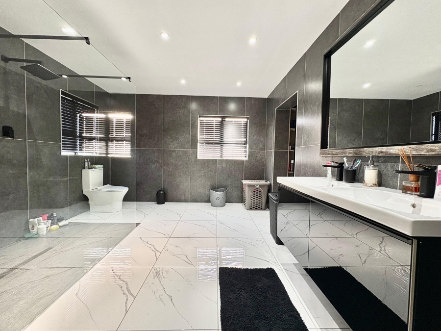 5 Bedroom Property for Sale in Sheffield Beach KwaZulu-Natal