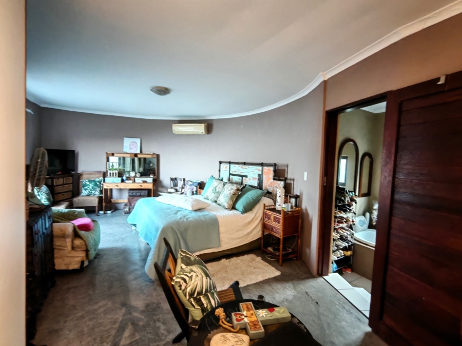 5 Bedroom Property for Sale in Brighton Beach KwaZulu-Natal