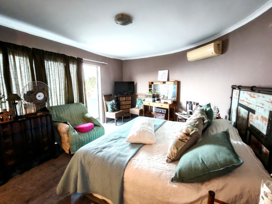 5 Bedroom Property for Sale in Brighton Beach KwaZulu-Natal