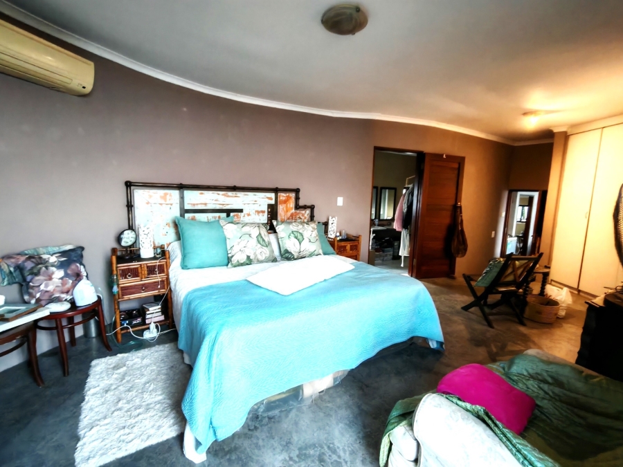 5 Bedroom Property for Sale in Brighton Beach KwaZulu-Natal