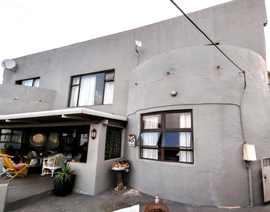 5 Bedroom Property for Sale in Brighton Beach KwaZulu-Natal