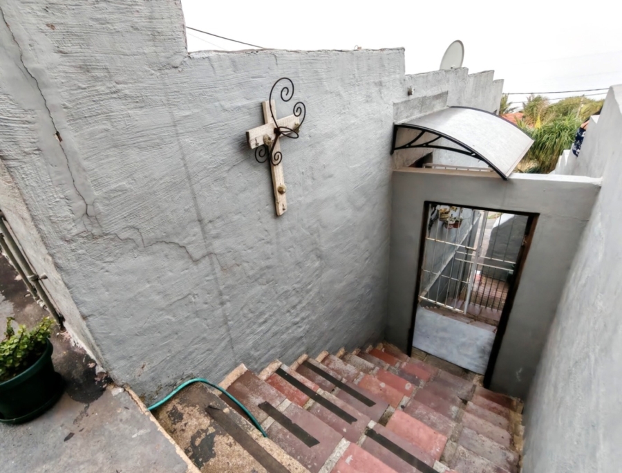 5 Bedroom Property for Sale in Brighton Beach KwaZulu-Natal