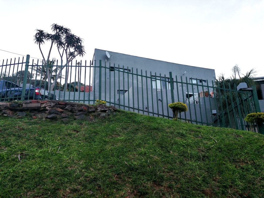 5 Bedroom Property for Sale in Brighton Beach KwaZulu-Natal