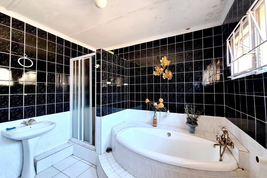3 Bedroom Property for Sale in Hillgrove KwaZulu-Natal