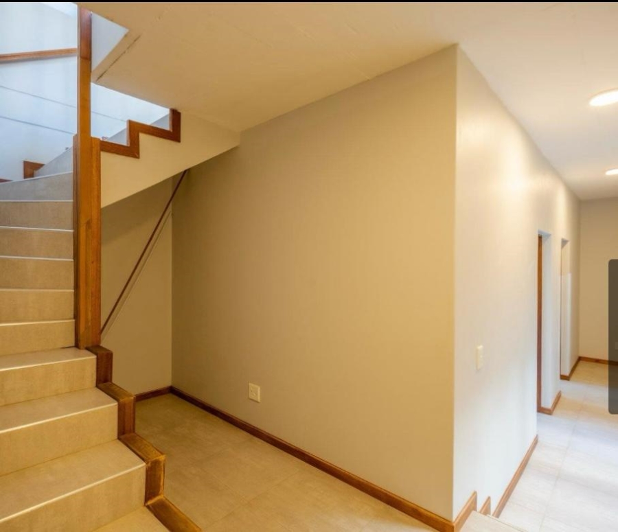 5 Bedroom Property for Sale in Assagay KwaZulu-Natal