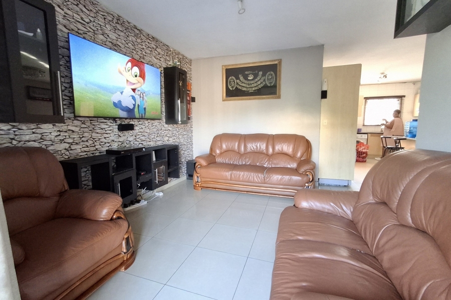 3 Bedroom Property for Sale in Gandhinagar KwaZulu-Natal