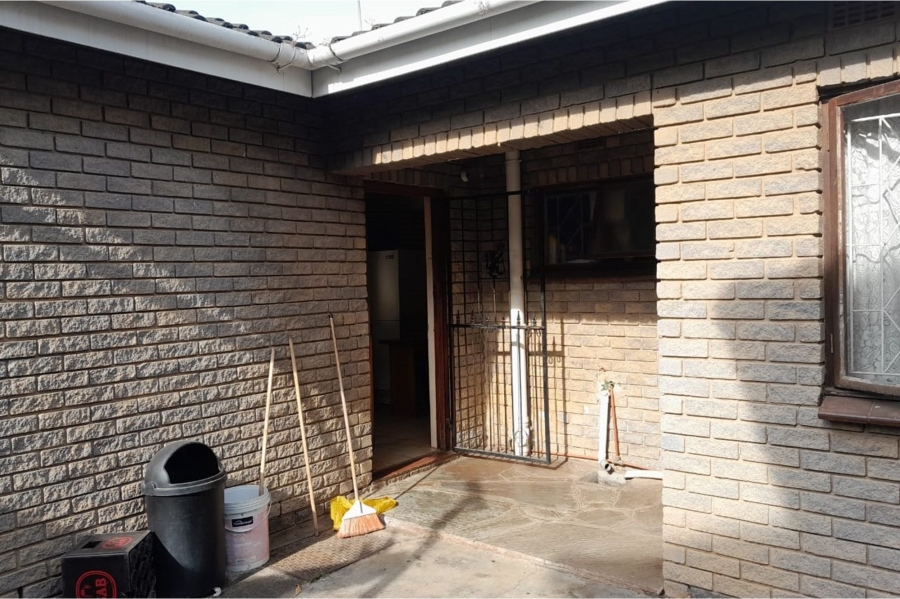 4 Bedroom Property for Sale in Umlazi J KwaZulu-Natal