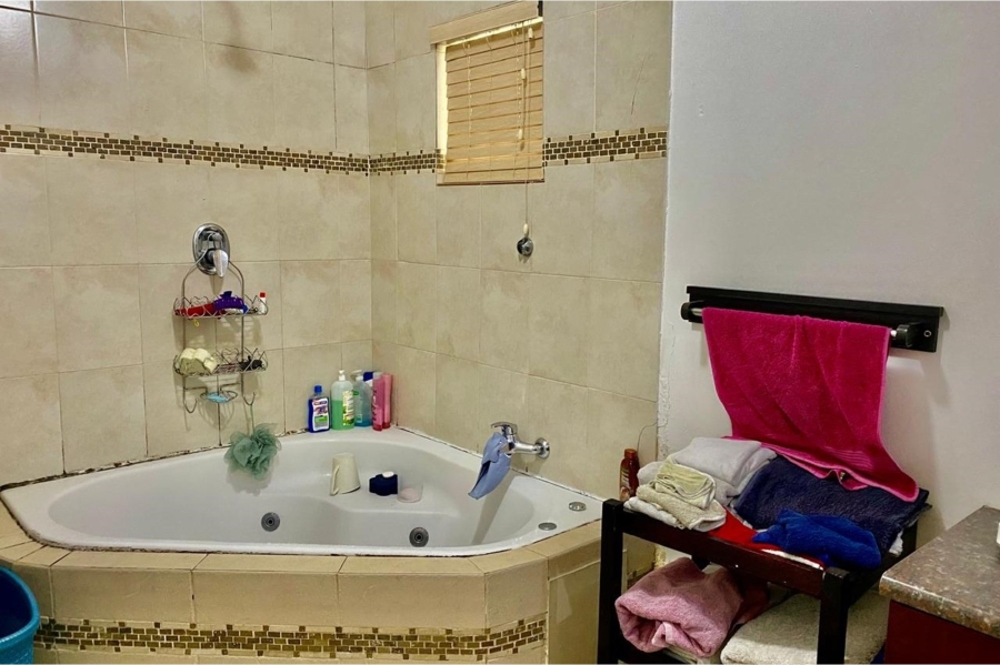 3 Bedroom Property for Sale in Parkgate KwaZulu-Natal