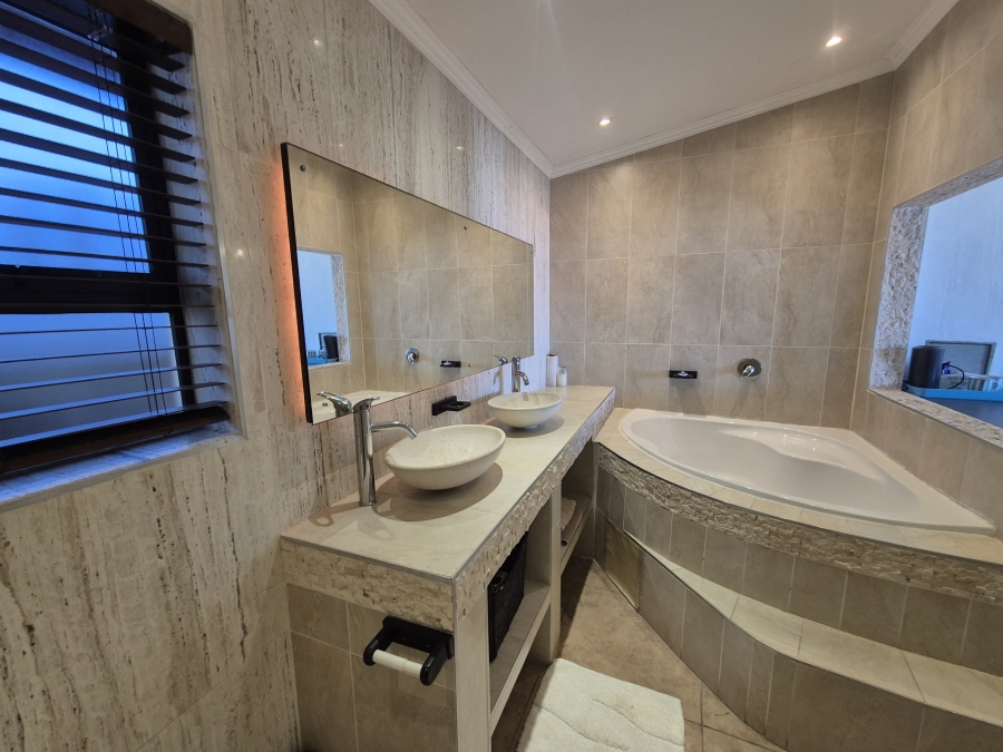 6 Bedroom Property for Sale in Ballitoville KwaZulu-Natal