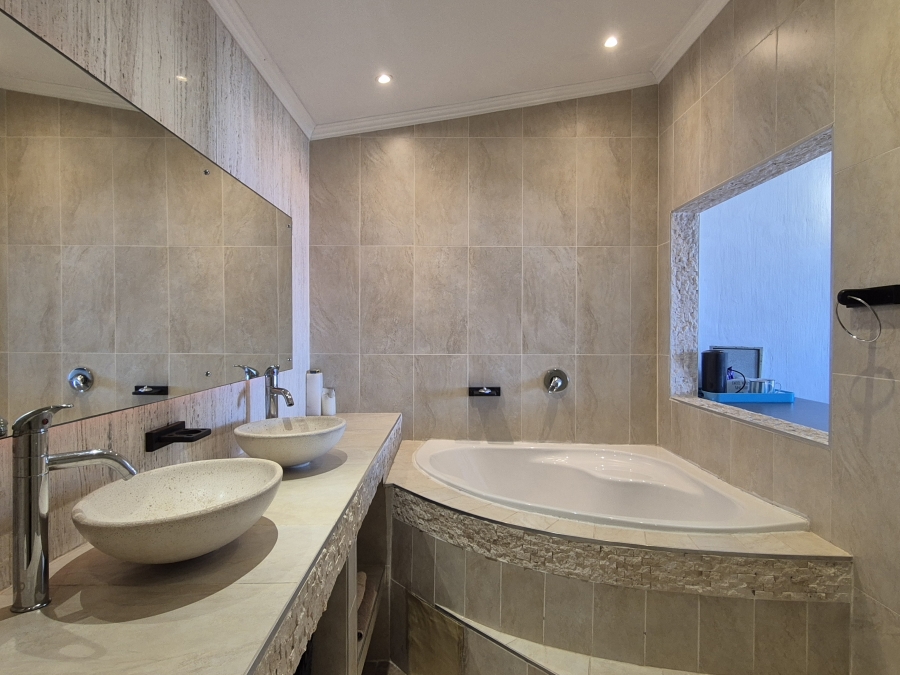 6 Bedroom Property for Sale in Ballitoville KwaZulu-Natal