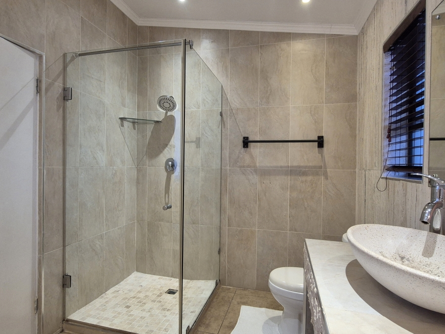 6 Bedroom Property for Sale in Ballitoville KwaZulu-Natal