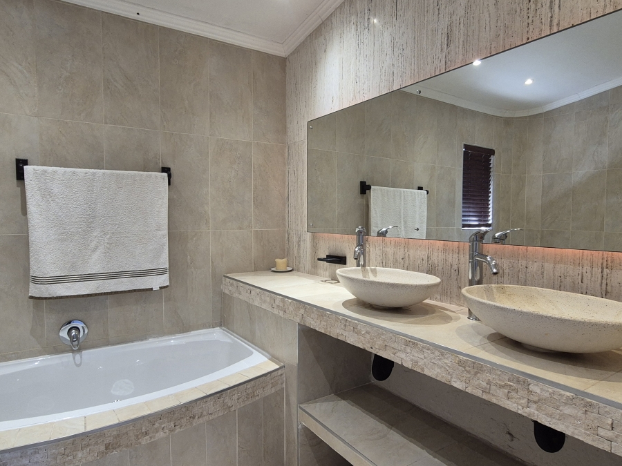 6 Bedroom Property for Sale in Ballitoville KwaZulu-Natal