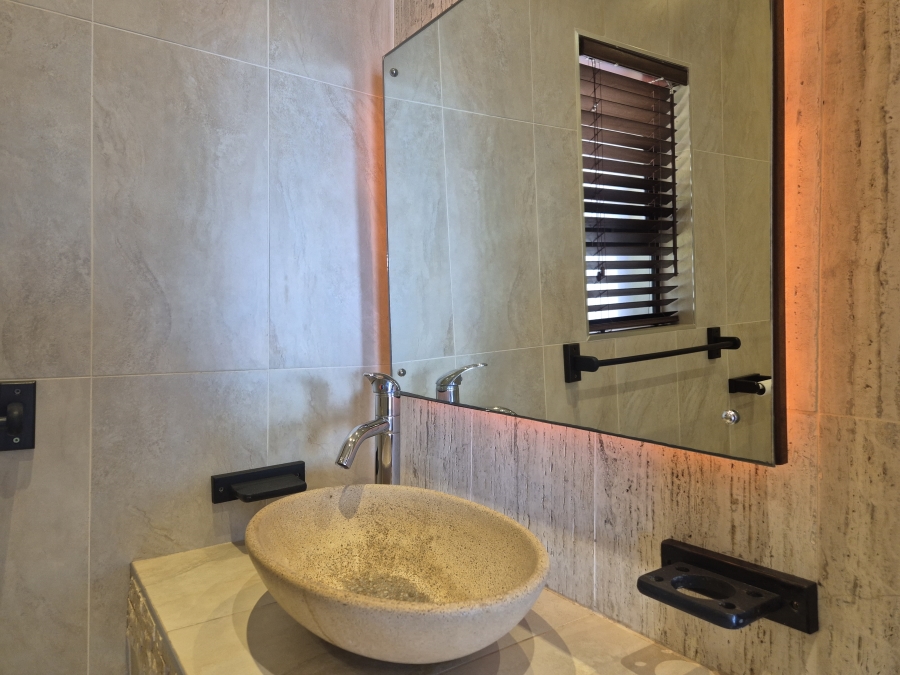 6 Bedroom Property for Sale in Ballitoville KwaZulu-Natal