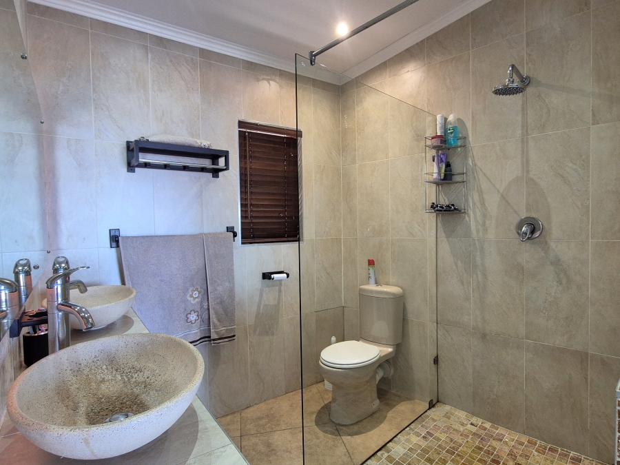 6 Bedroom Property for Sale in Ballitoville KwaZulu-Natal