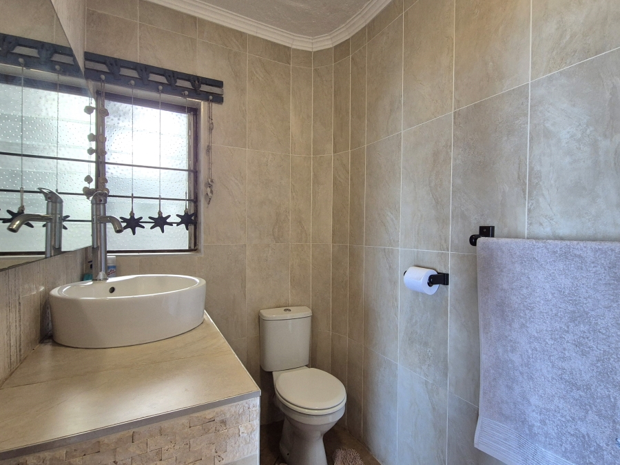 6 Bedroom Property for Sale in Ballitoville KwaZulu-Natal