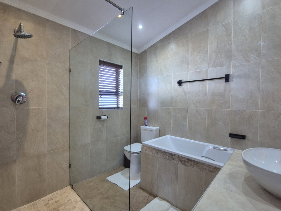 6 Bedroom Property for Sale in Ballitoville KwaZulu-Natal