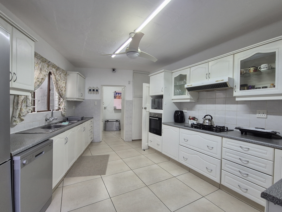 6 Bedroom Property for Sale in Ballitoville KwaZulu-Natal