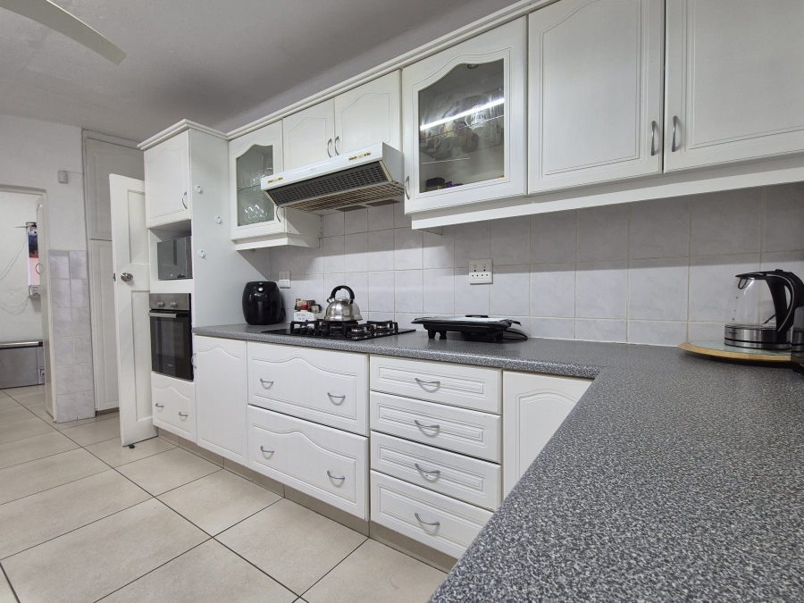 6 Bedroom Property for Sale in Ballitoville KwaZulu-Natal