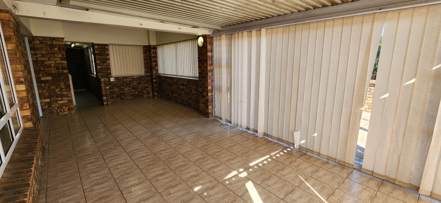 3 Bedroom Property for Sale in Uvongo KwaZulu-Natal