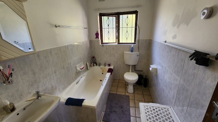 4 Bedroom Property for Sale in Uvongo KwaZulu-Natal