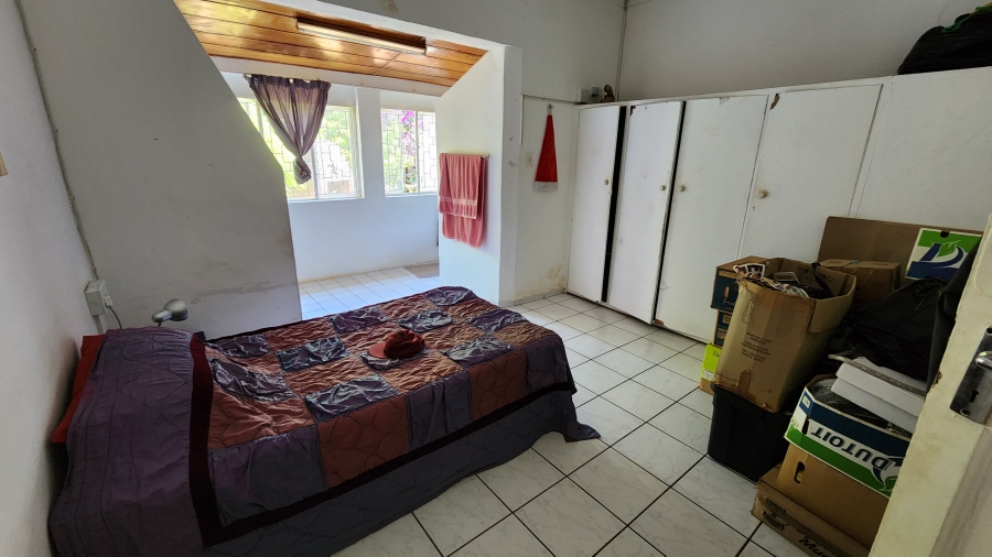 6 Bedroom Property for Sale in Uvongo KwaZulu-Natal