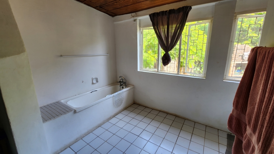 6 Bedroom Property for Sale in Uvongo KwaZulu-Natal