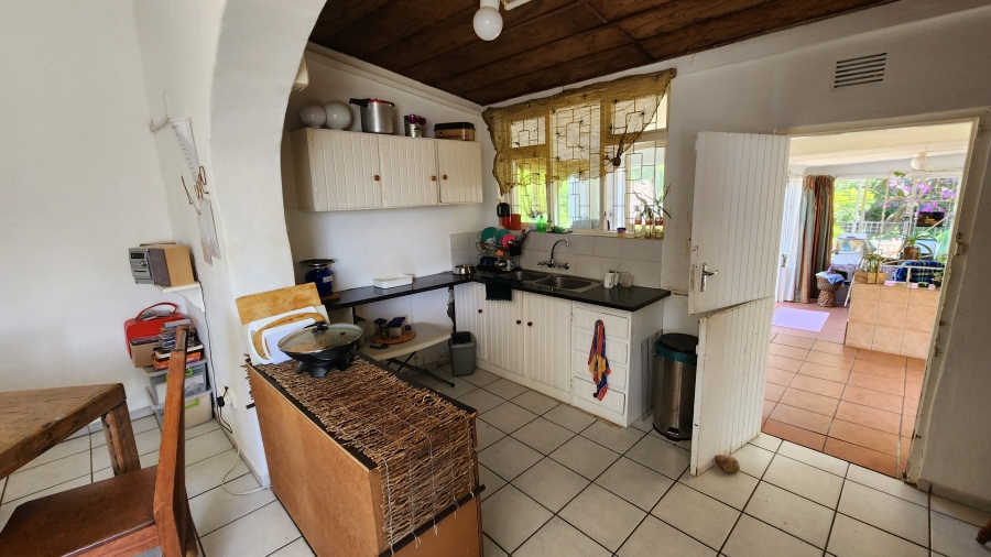 6 Bedroom Property for Sale in Uvongo KwaZulu-Natal