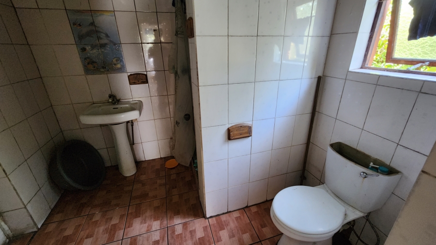 6 Bedroom Property for Sale in Uvongo KwaZulu-Natal