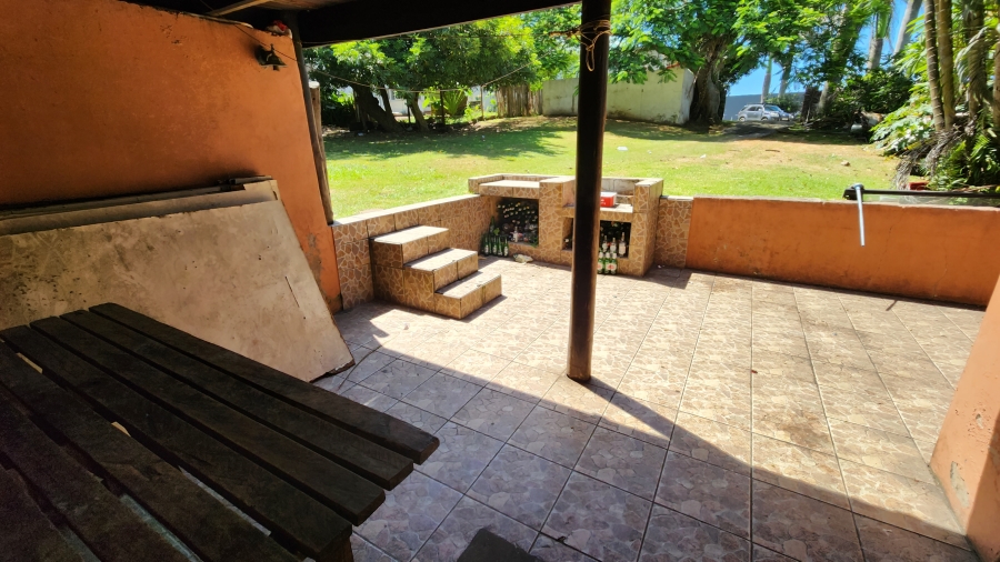 6 Bedroom Property for Sale in Uvongo KwaZulu-Natal