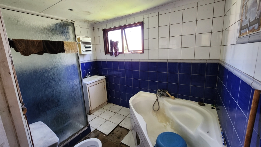 6 Bedroom Property for Sale in Uvongo KwaZulu-Natal