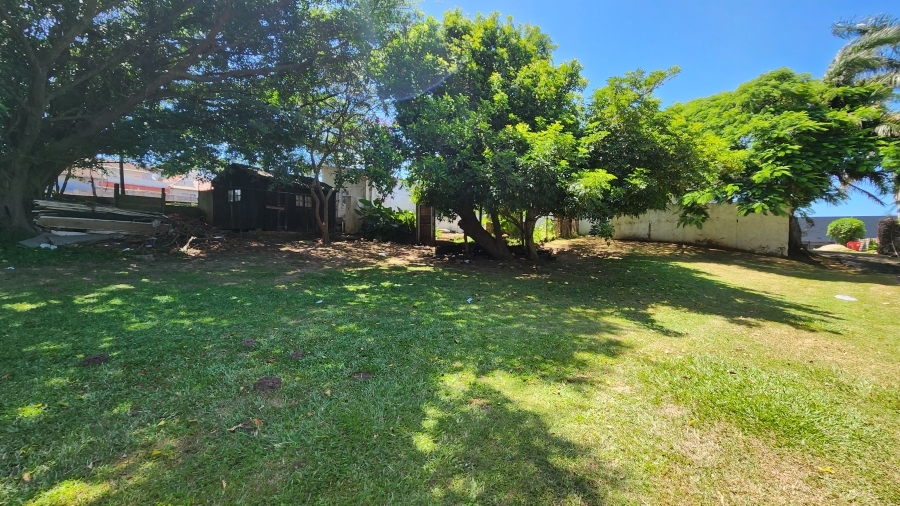 6 Bedroom Property for Sale in Uvongo KwaZulu-Natal