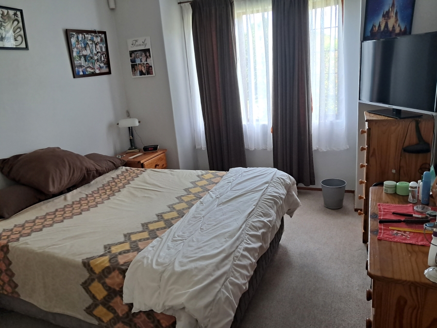 3 Bedroom Property for Sale in Greendale KwaZulu-Natal
