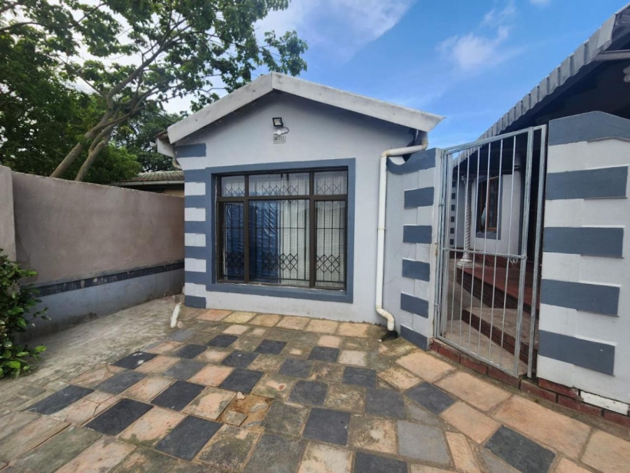 To Let 1 Bedroom Property for Rent in Sea View KwaZulu-Natal