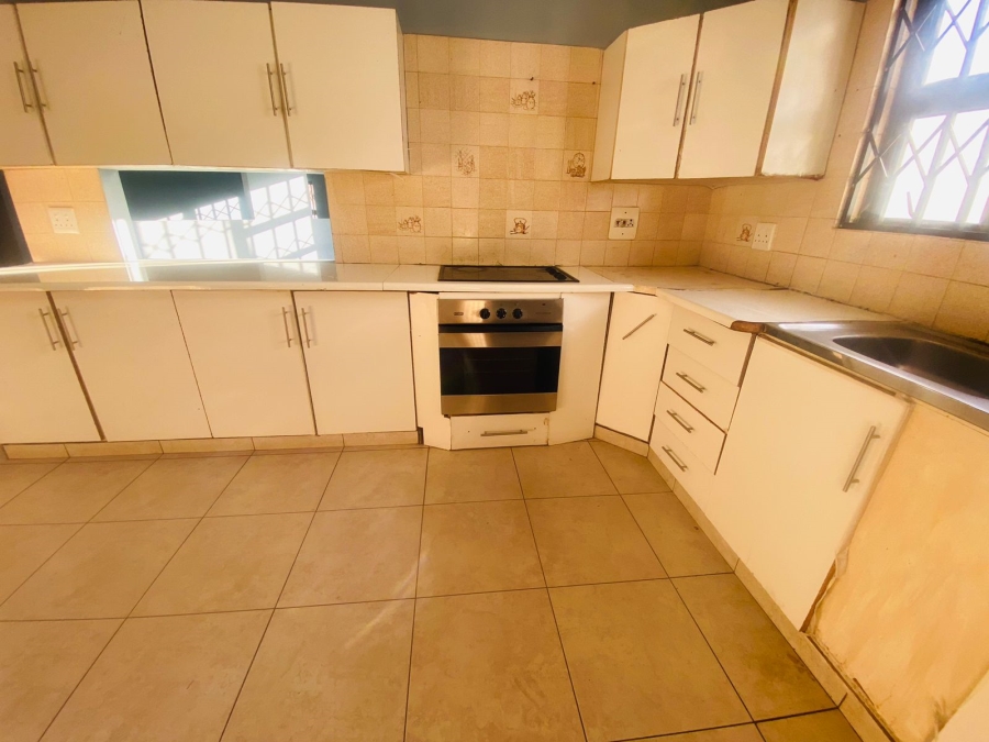 5 Bedroom Property for Sale in Panorama KwaZulu-Natal