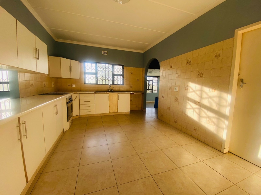 5 Bedroom Property for Sale in Panorama KwaZulu-Natal