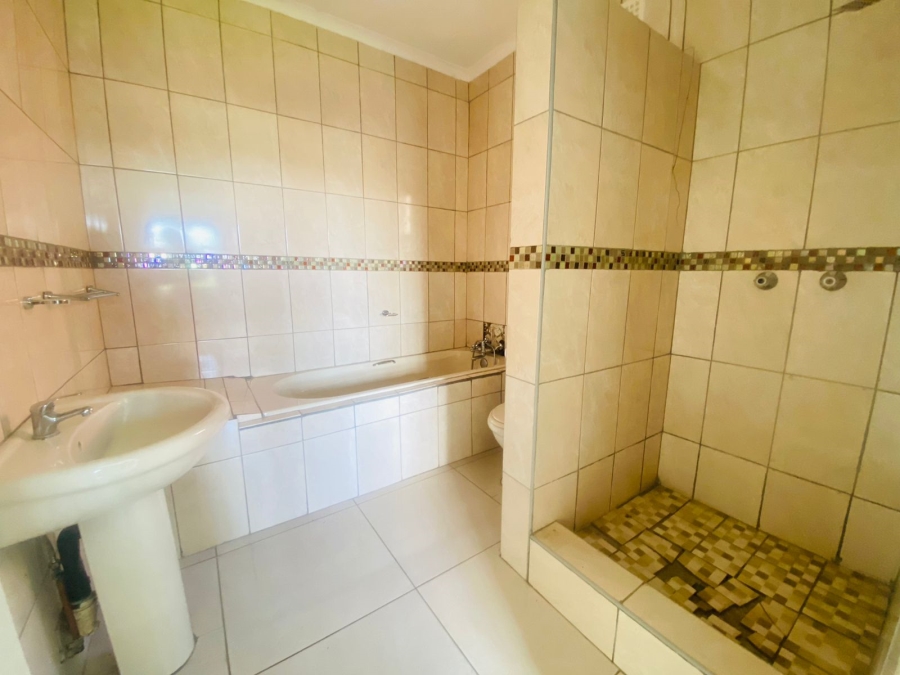 5 Bedroom Property for Sale in Panorama KwaZulu-Natal